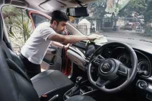 Kaca Mobil Berjamur