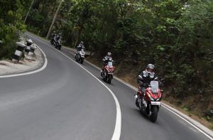 Tips Berkendara Motor Matik di Tanjakan dan Turunan