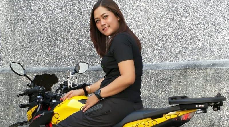 Gitry “Miss Yellow”, Si Lady Bikers Setia Cocok Jadi Panutan