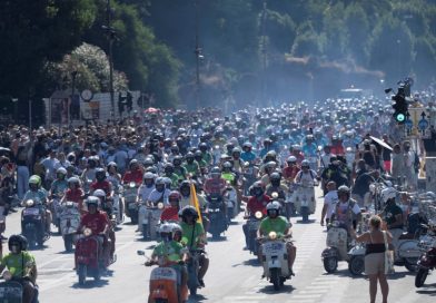 25.000 Bikers dari 67 Negara Rayakan Ulang Tahun ke-80 Vespa