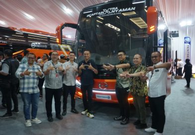 Serah Terima Bus Hino Untuk Karoseri Adiputro dan Tentrem
