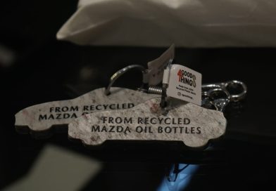 Transformasi Botol Oli Bekas Mazda Menjadi Karya Bermakna